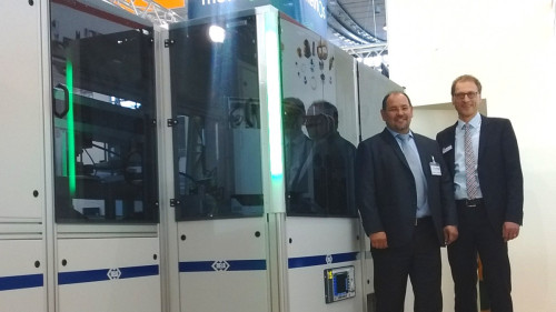 Manfred Cierpinski (Gollub) and Christian Riehle (NELA) next to the eddy current sensor