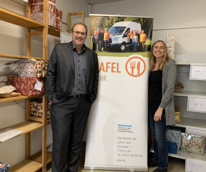 Ingrid Schatz von der Lahrer Tafel mit Frank Neumeister